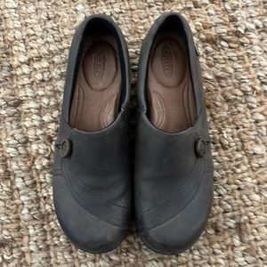 Keen Mora Button Shoes size 7 Brown women